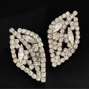✨ Sparkling Vintage Signed Weiss Leaf Shaped Rhinestone Clip On Earrings